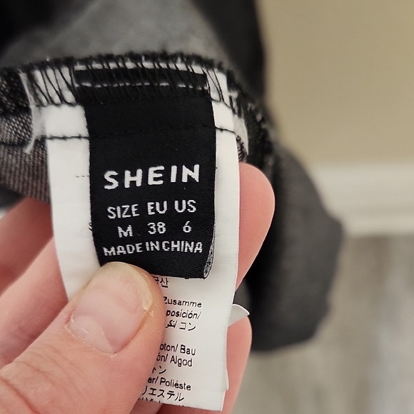 Elegant Black Maxi Dress - Picture 2 of 10